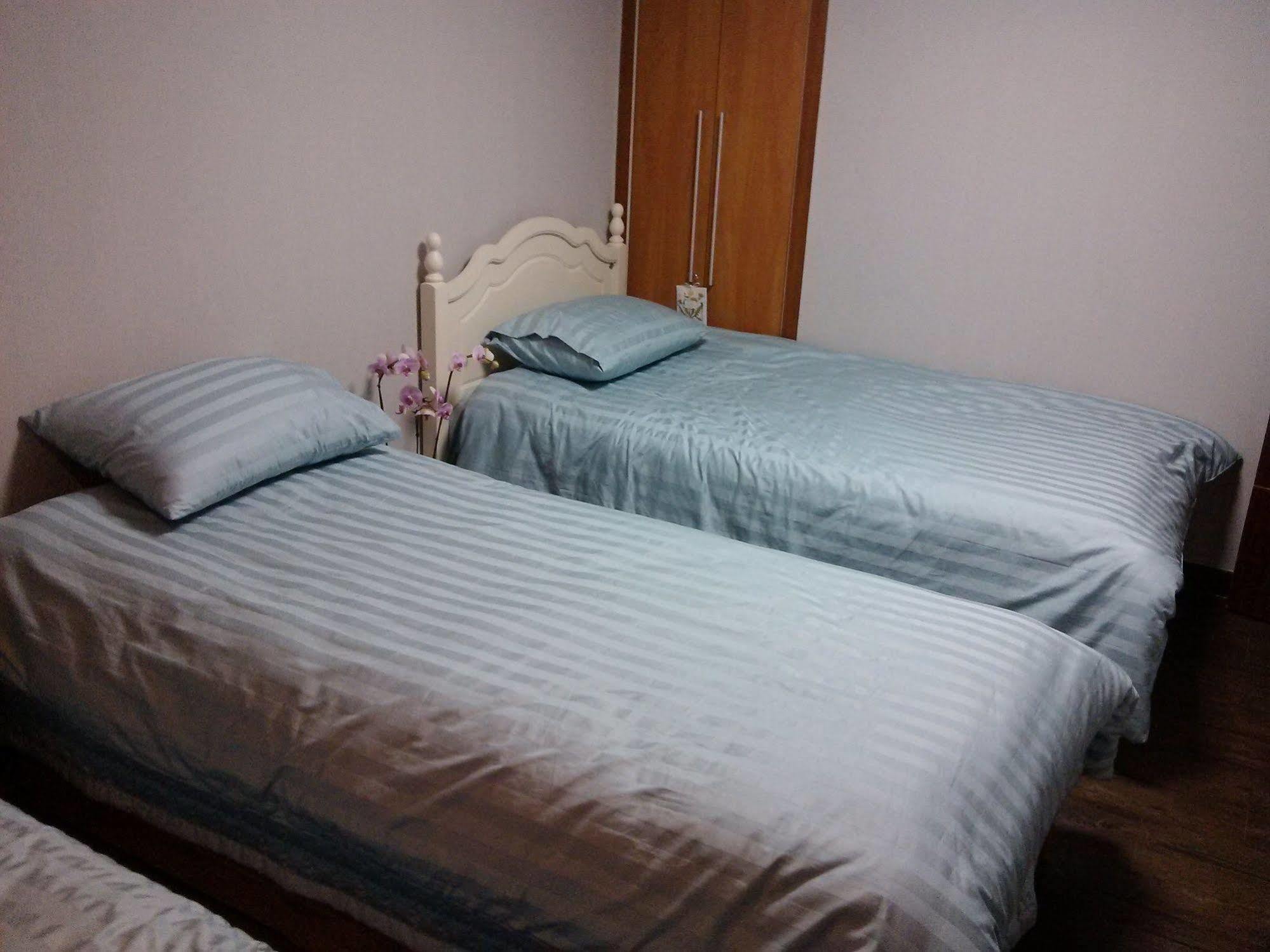 K Star Road Guesthouse - Hostel Seoul Exterior photo